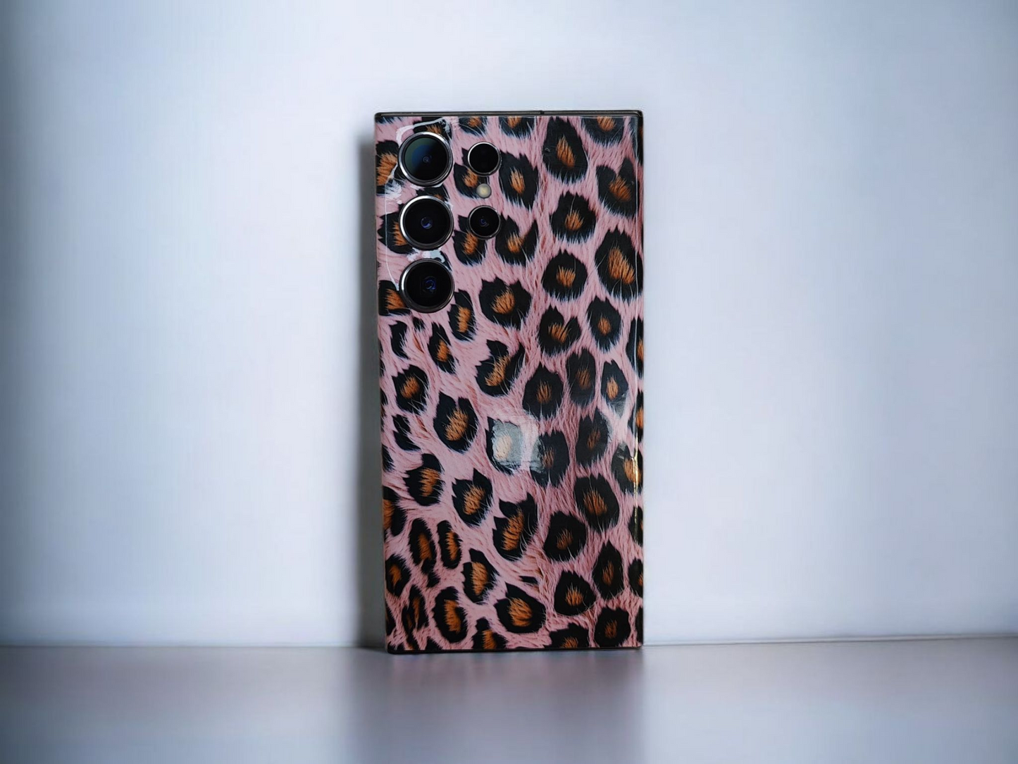 Arctic Shield BackSkin pinkillä leopardikuosilla