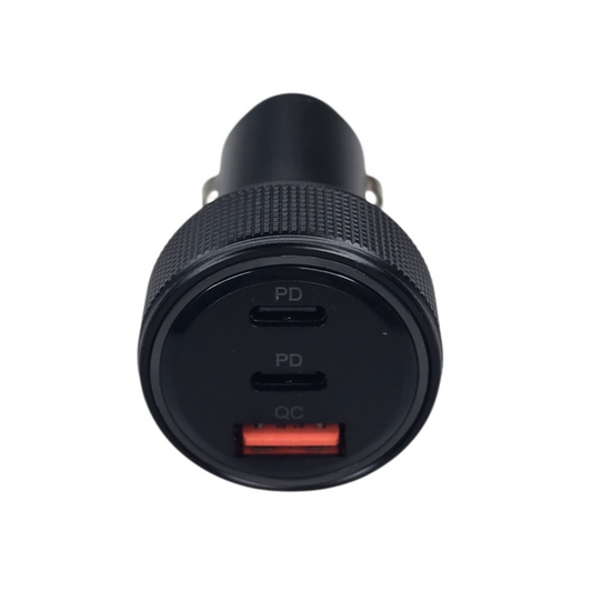 USB-C PD ja QC 3.0 -portit näkyvissä – autolaturi 12–24V