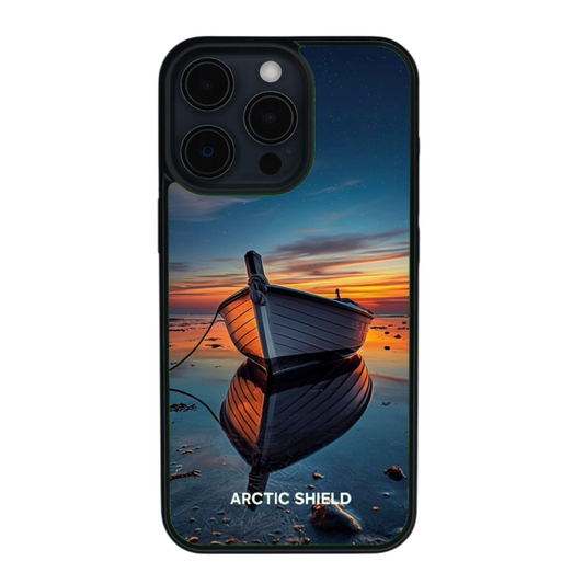 iPhone 13 Pro Max suojakuori – Soutuvene auringonlaskussa veden äärellä