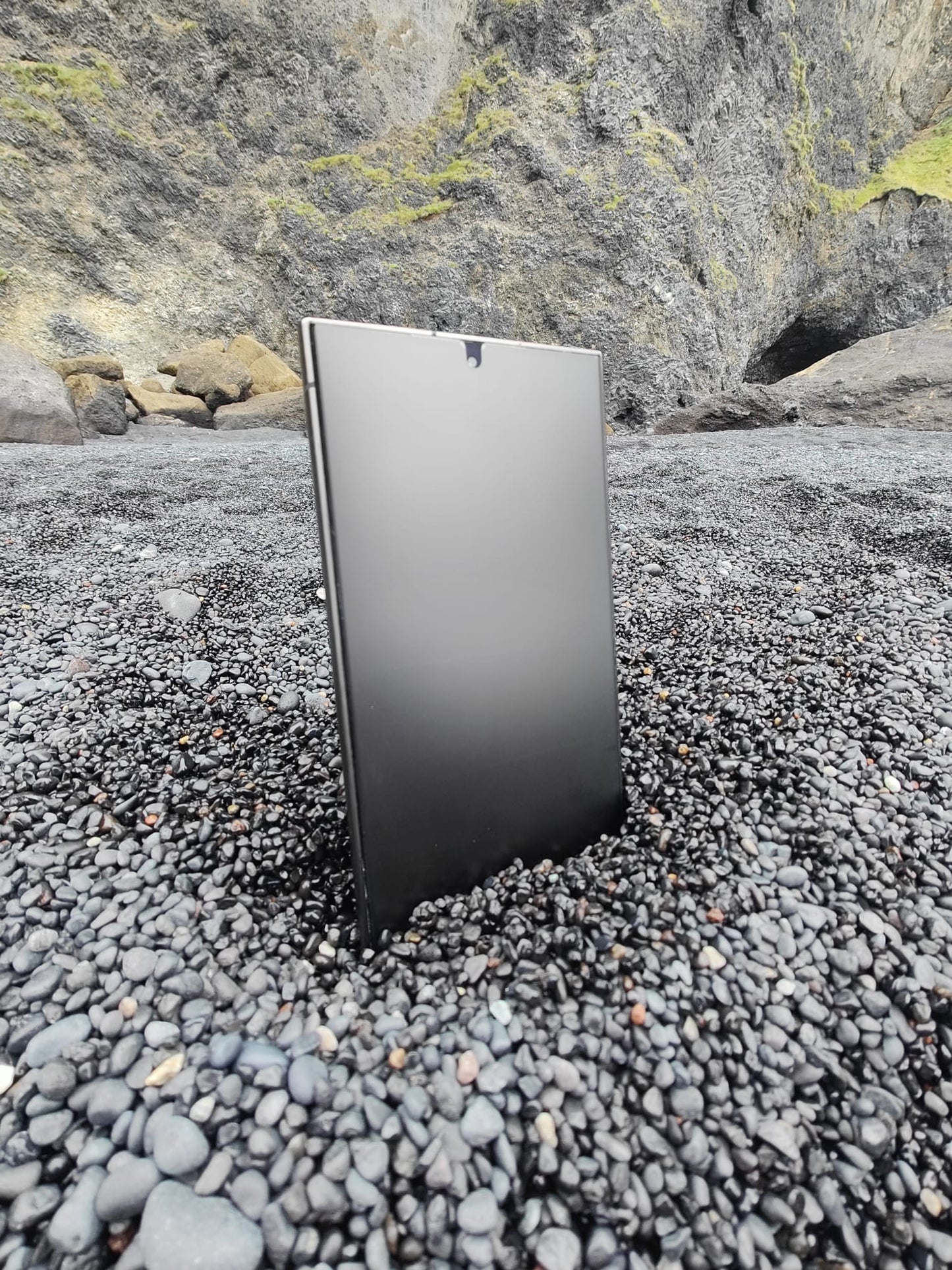 OnePlus 7T privacy panssarikalvo asennettuna – mattapinta ja yksityisyyttä suojaava.