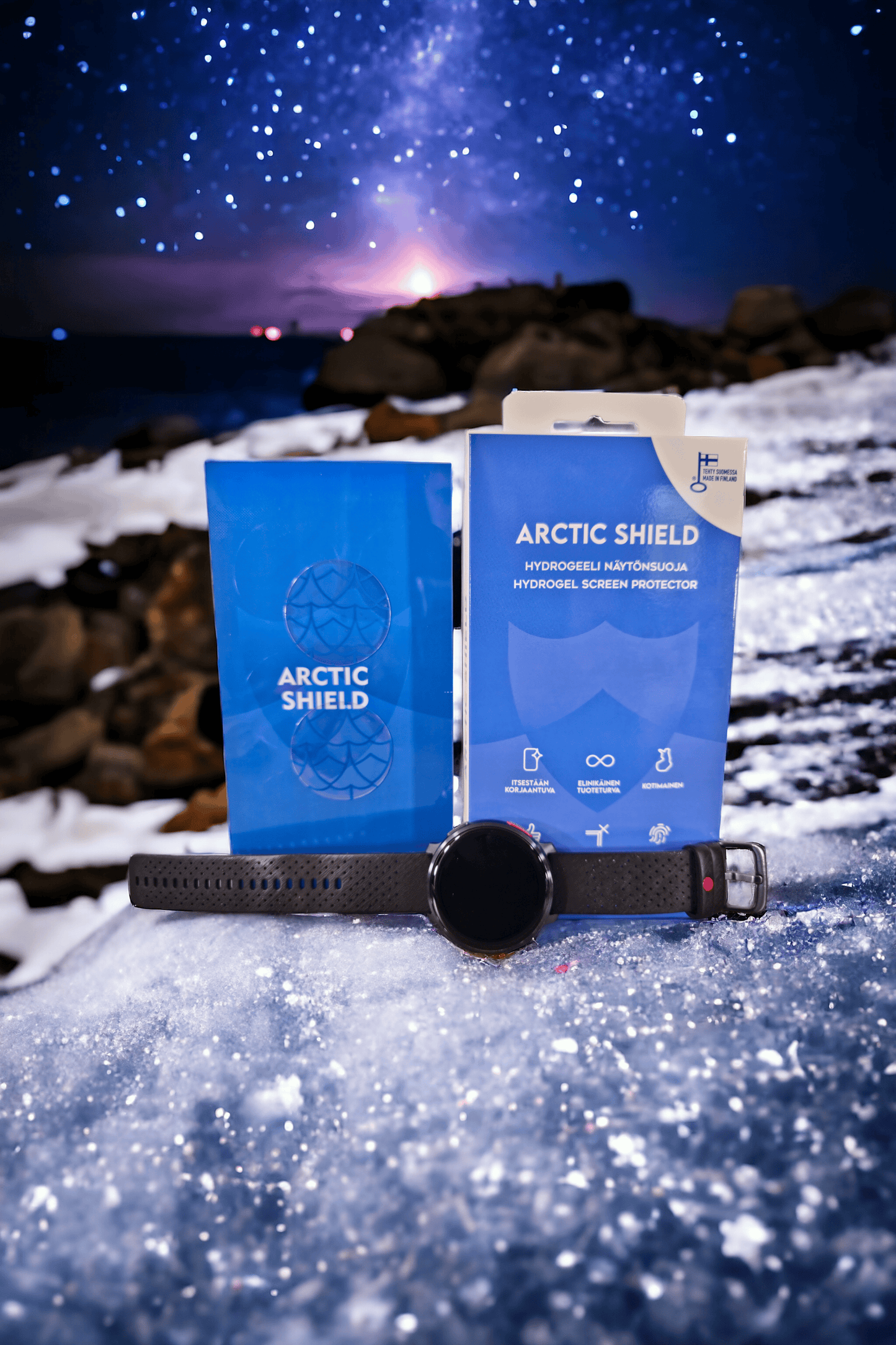 Samsung Galaxy Watch -näytönsuoja Arctic Shield Hydrogel – suojakalvo ja pakkaus ulkoilmassa.