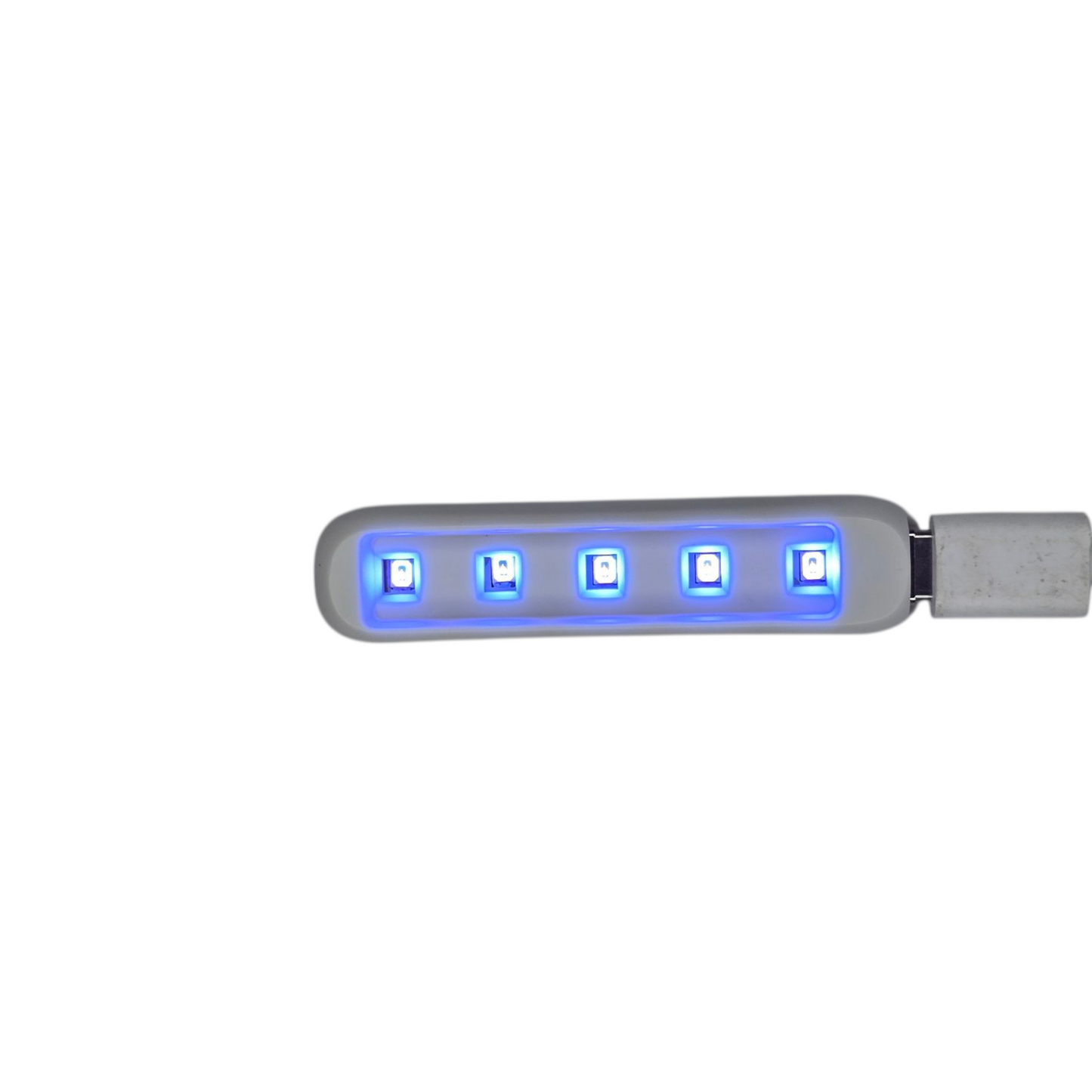 UV-ledit päällä ja liitettynä USB-C:hen