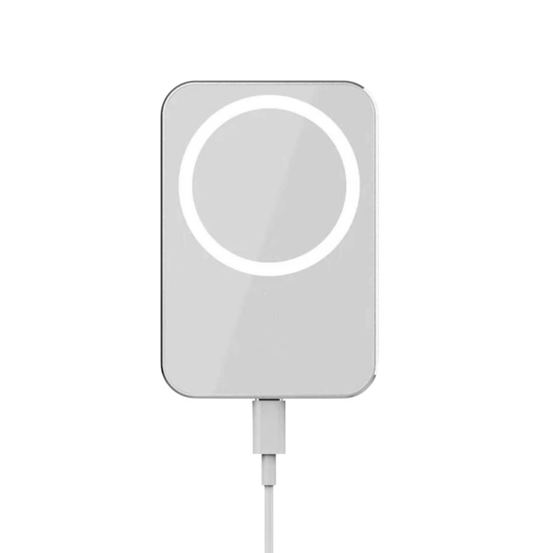 Valkoinen 15W langaton autolaturi metallirenkaalla – pakkauksessa mukana USB-C kaapeli