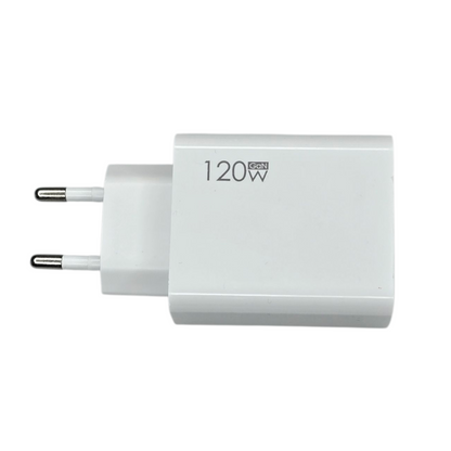120W GaN laturi sivulta katsottuna – kompakti USB seinälaturi