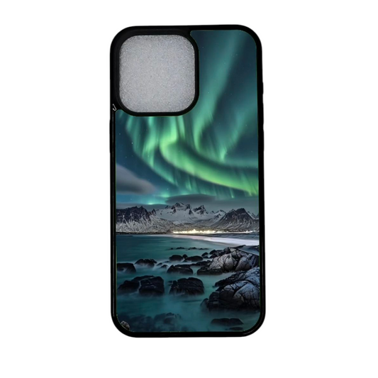 iPhone 12 Pro kuori revontulet ja vuorimaisema designilla edestä