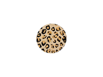 Puhelimen pidike, jossa klassinen beige leopardiprintti. Kuvattu ylhäältä harmaalla taustalla.