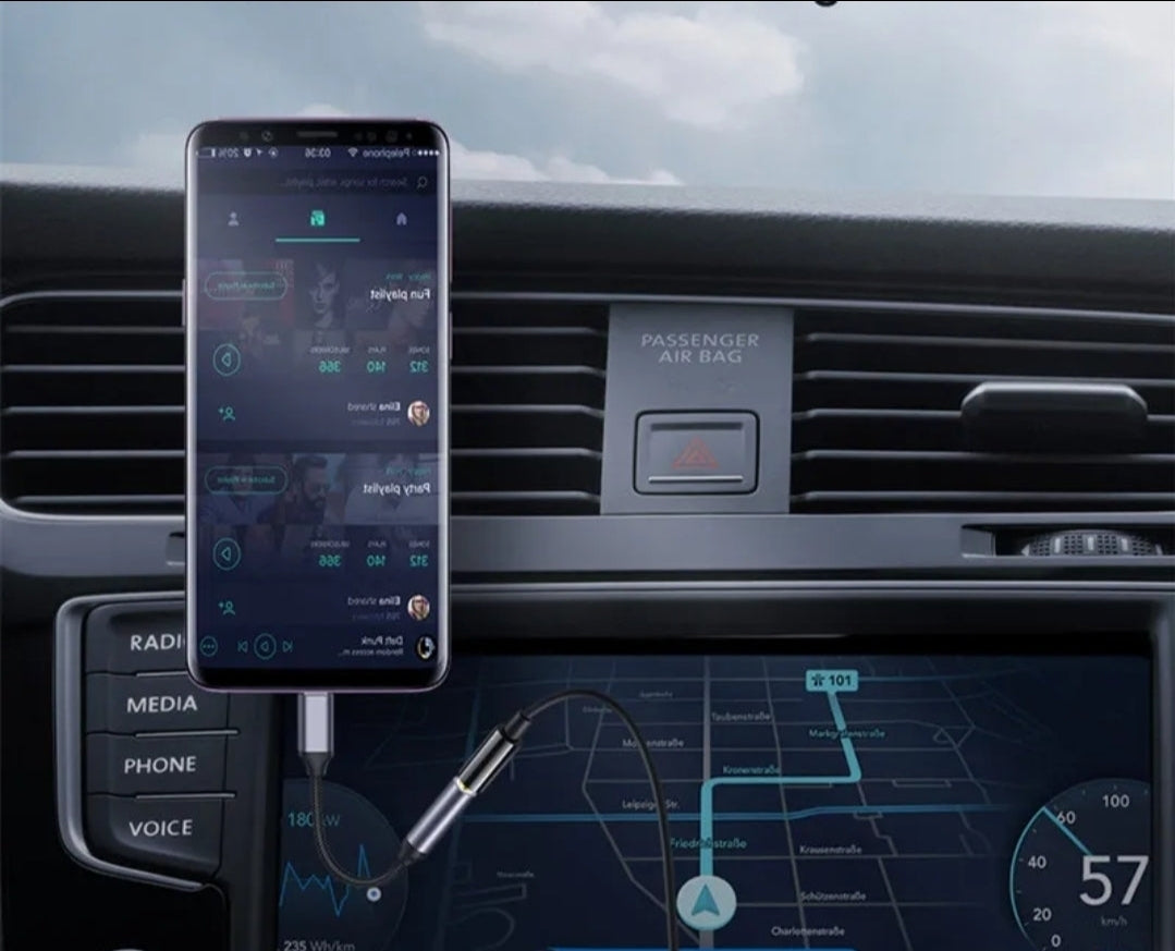 Lightning kuulokeadapteri käytössä autossa