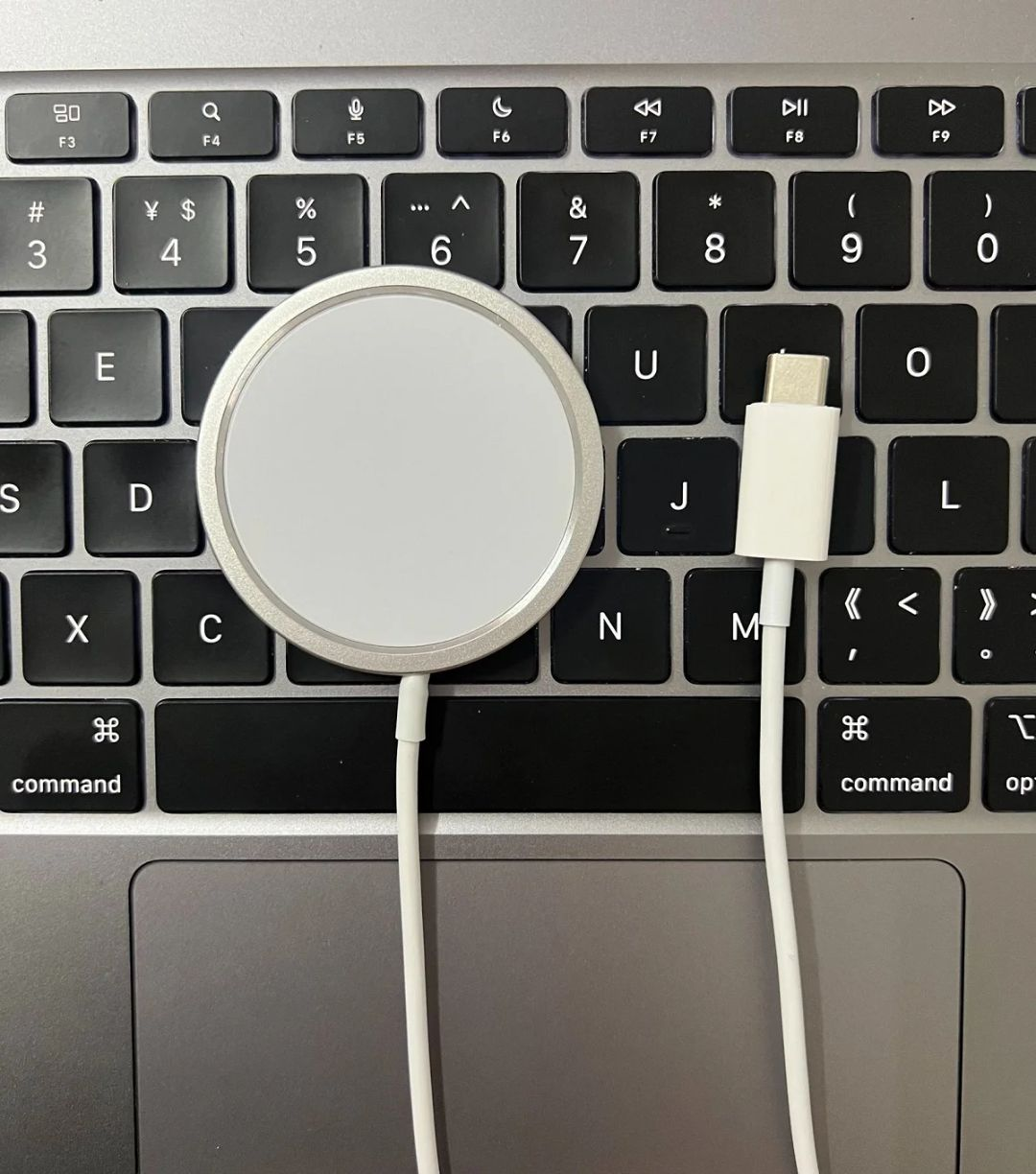 Magneettinen langaton laturi USB-C -liitännällä – kuva 3