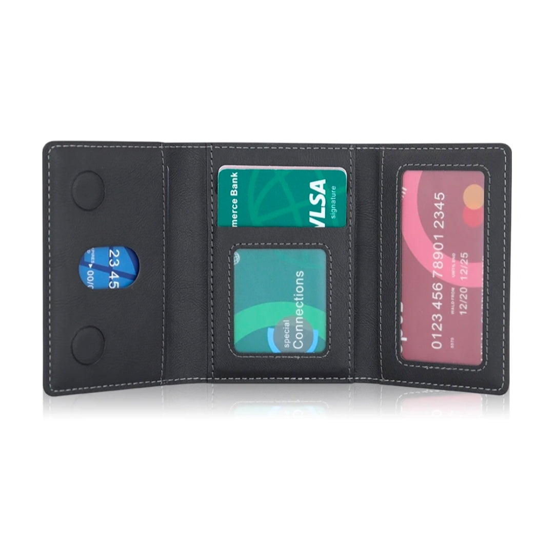 MagSafe lompakkokotelo avattuna, korttipaikat sisällä