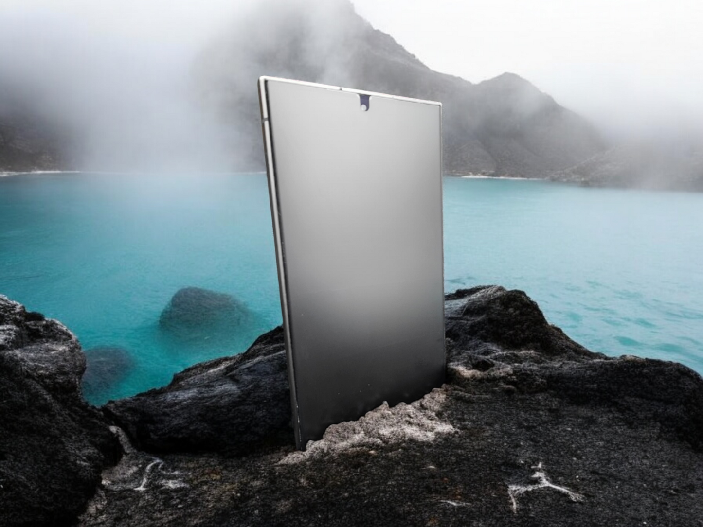 OnePlus 9 panssarikalvo mattapinnalla – kirkas, heijastamaton suoja asennettuna ulkona.